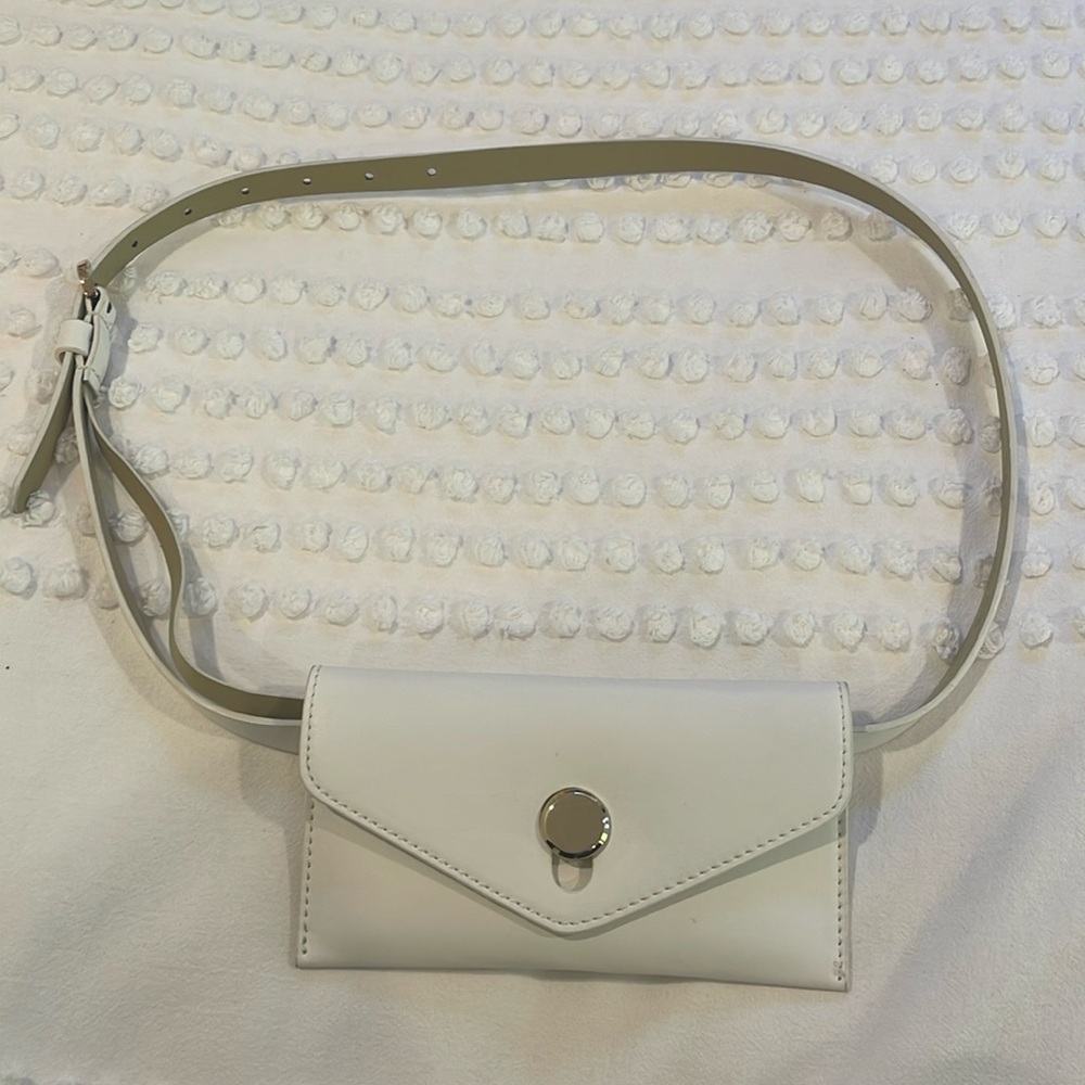 White belt pouch.